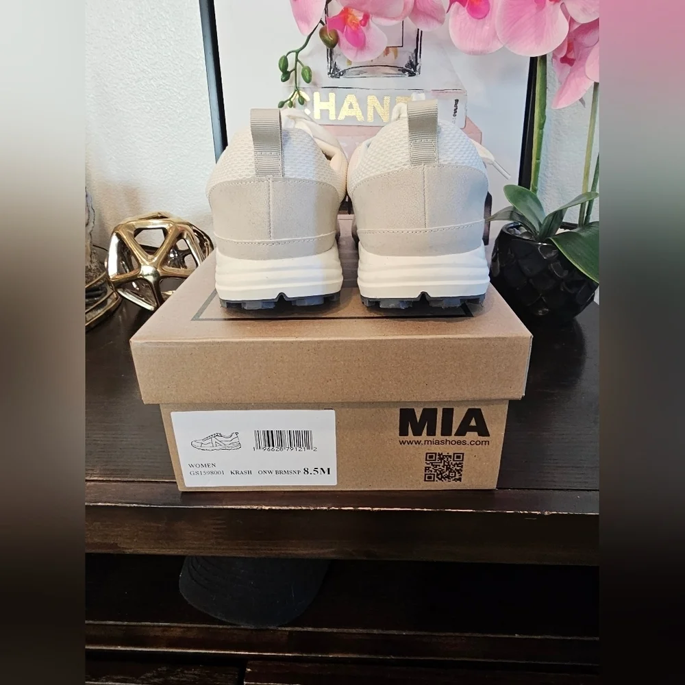 MIA Women's Beige and Black Sneakers